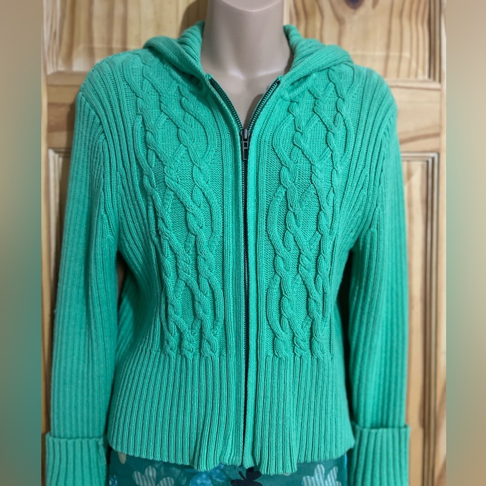 Bandolino sweater size large.